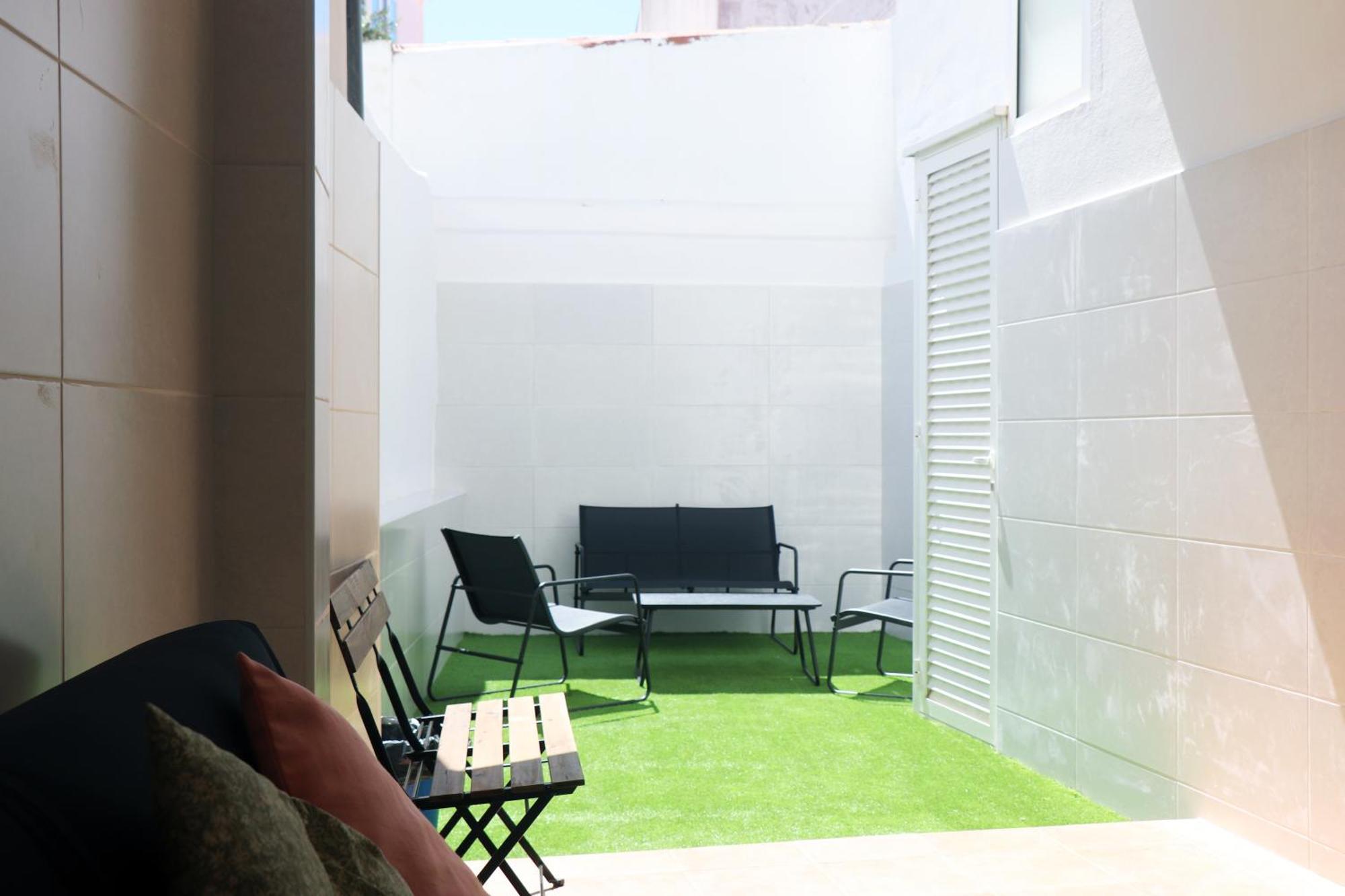 Jjs Yard 2 Hostel ลากอส ภายนอก รูปภาพ